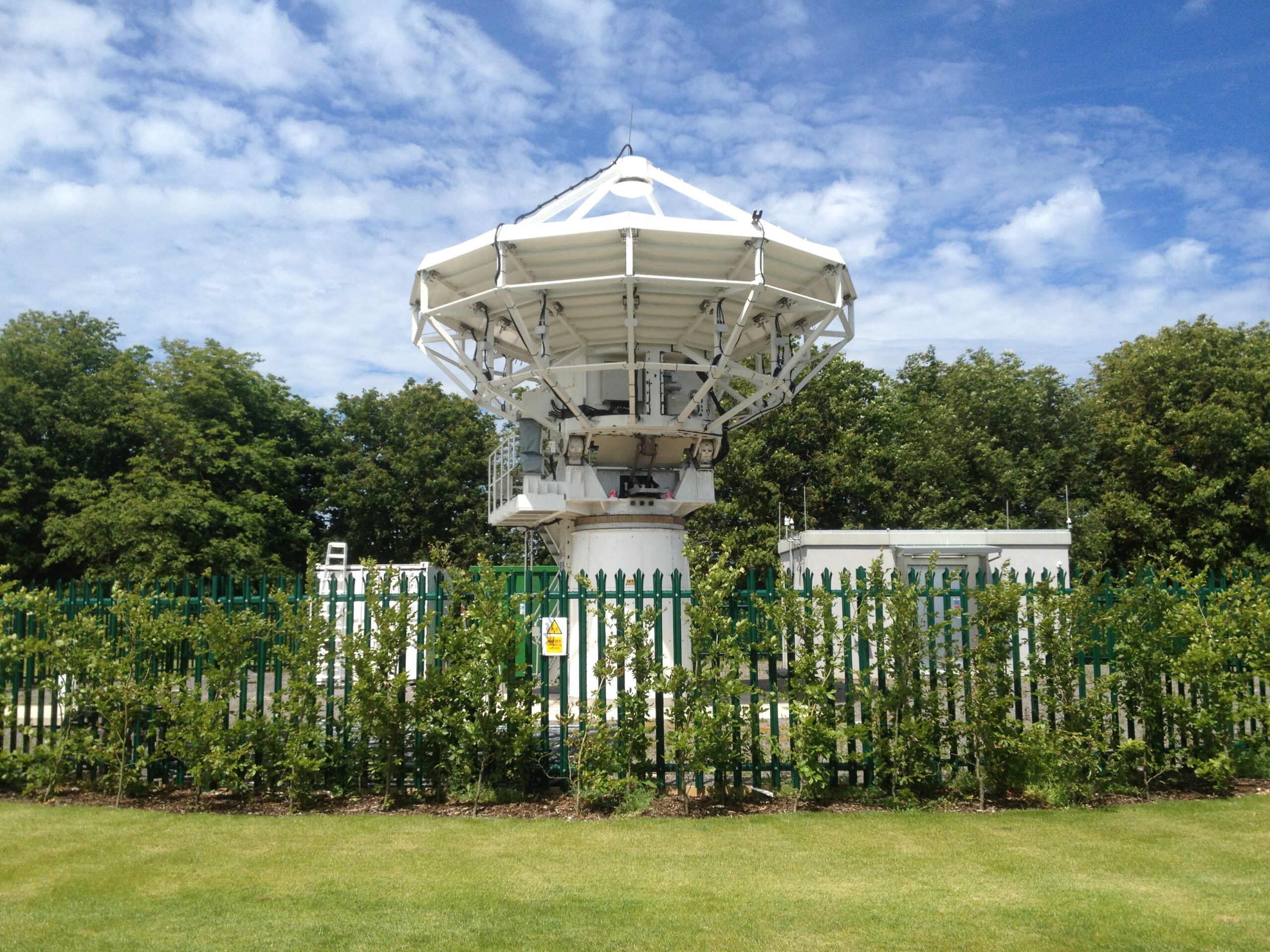 Baynham Meikle Harwell Antenna Oxford full view