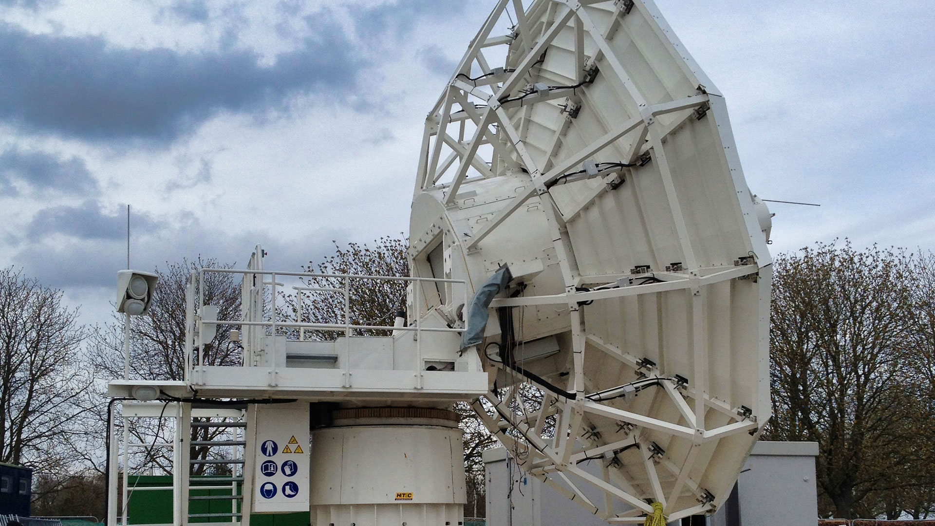 Baynham Meikle Harwell Antenna Oxford close up