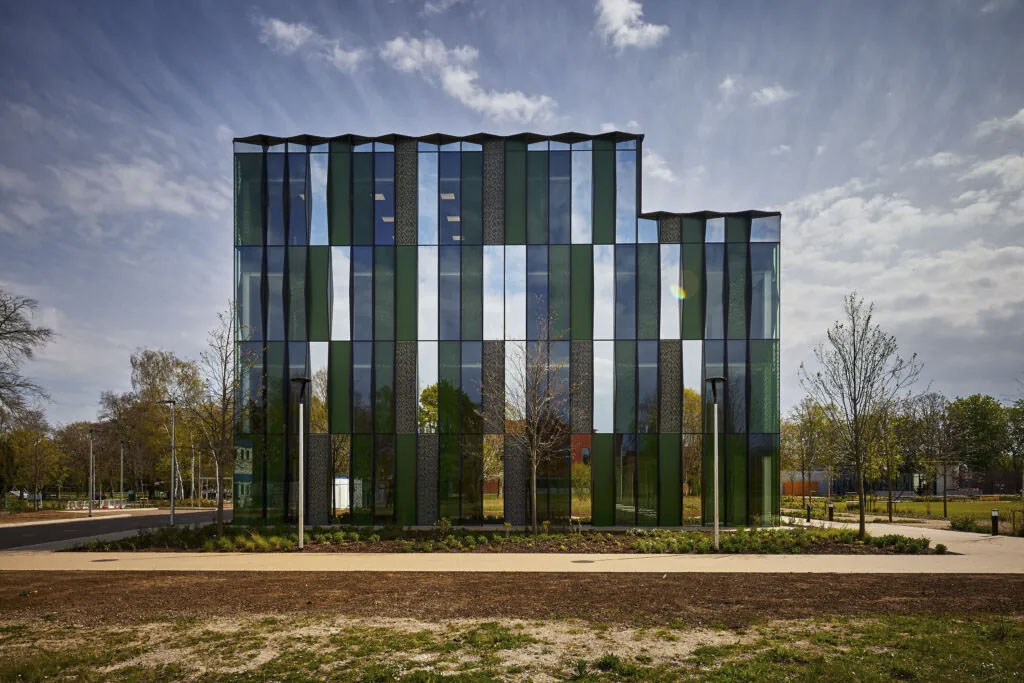 Baynham Meikle Quad Two Oxford side view